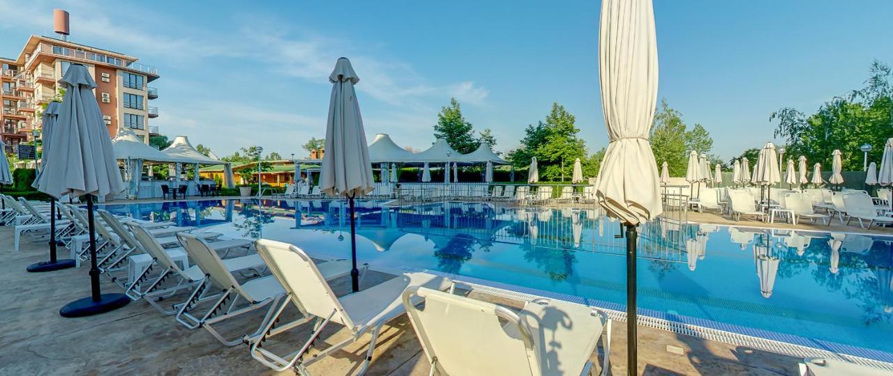 Tarsis Club & Aquapark - All Inclusive Pantai Sunny Bagian luar foto