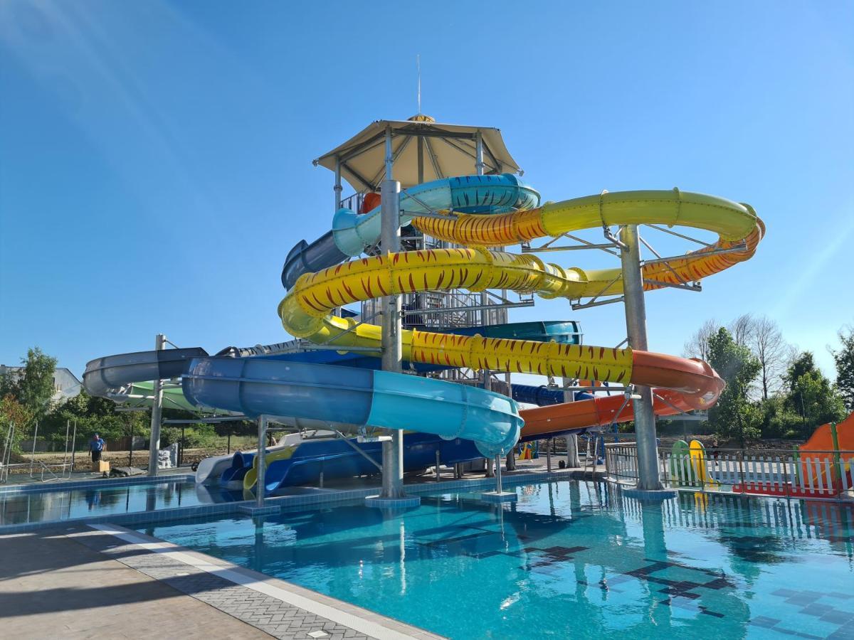 Tarsis Club & Aquapark - All Inclusive Pantai Sunny Bagian luar foto