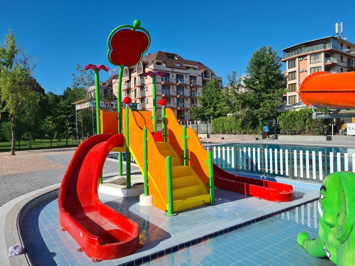 Tarsis Club & Aquapark - All Inclusive Pantai Sunny Bagian luar foto